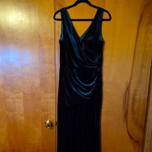 Size 12 - Revelry - Dawson Velvet Dress - Classic Emerald Color
